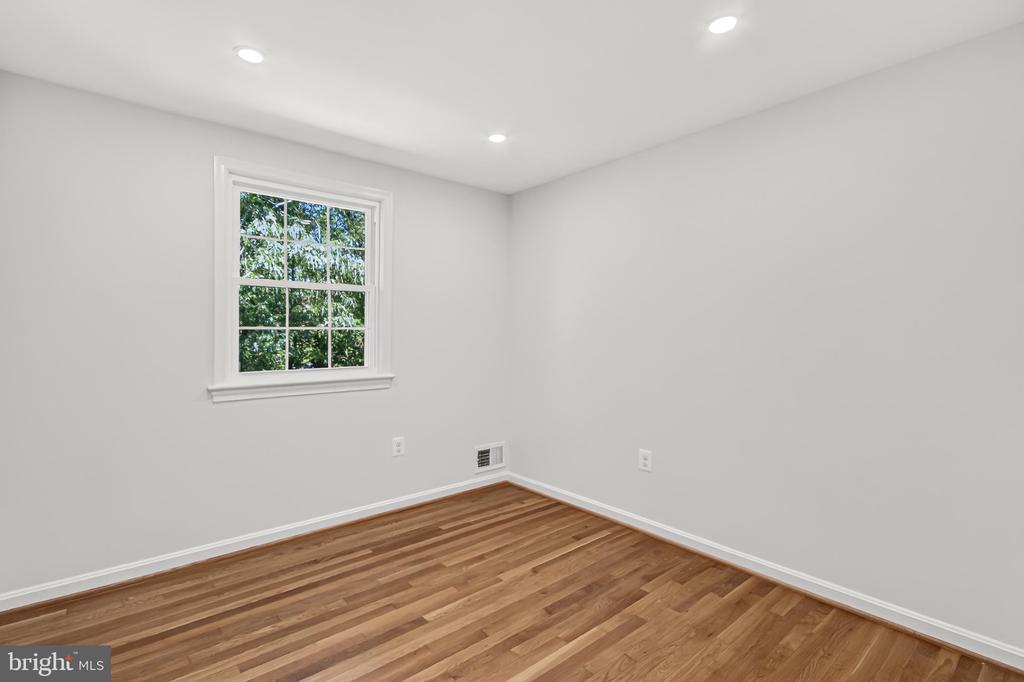 4018 ROBERTSON BOULEVARD