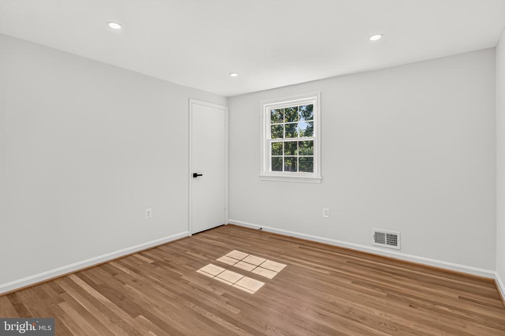 4018 ROBERTSON BOULEVARD