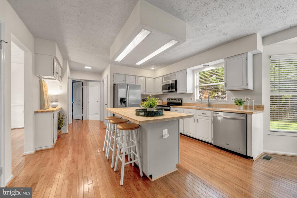 1425 CELLAR CREEK WAY