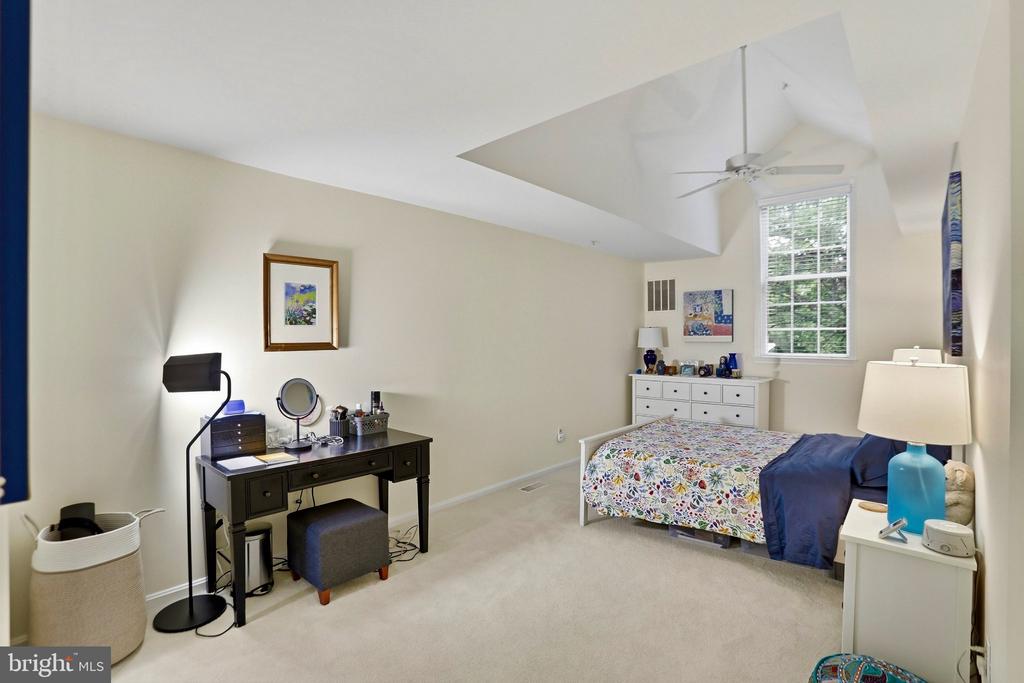 1369 GARDEN WALL CIRCLE Unit: 714