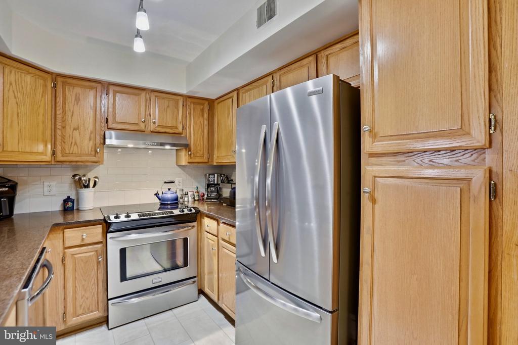 1369 GARDEN WALL CIRCLE Unit: 714