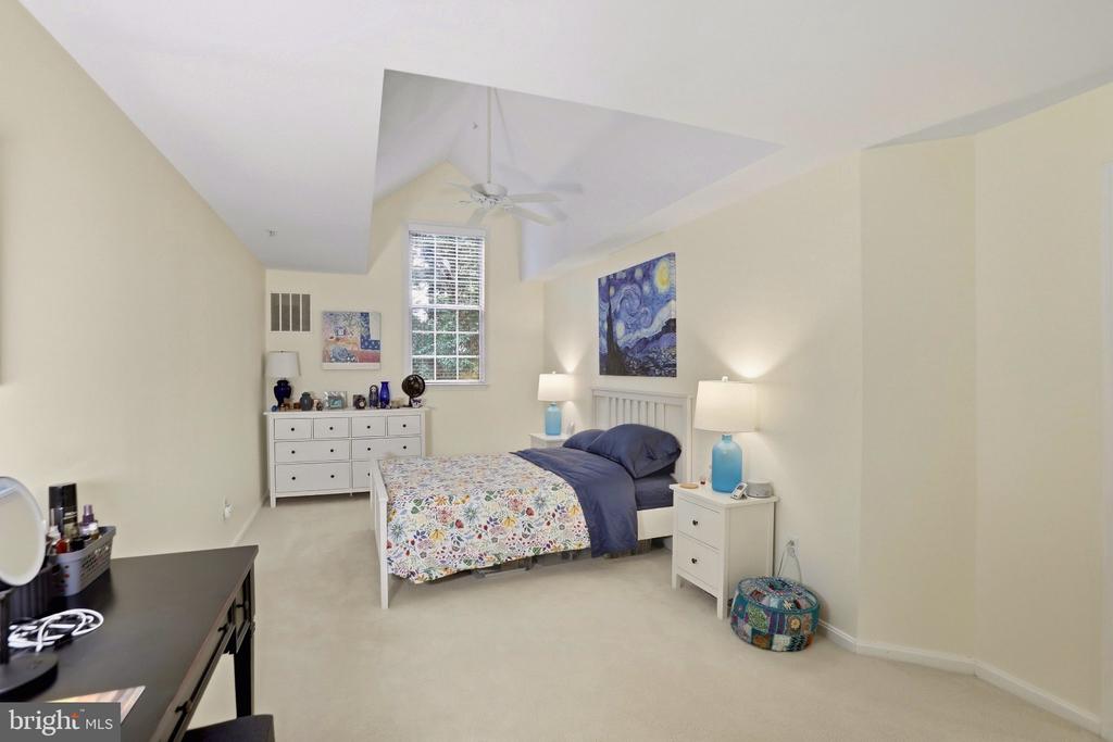 1369 GARDEN WALL CIRCLE Unit: 714