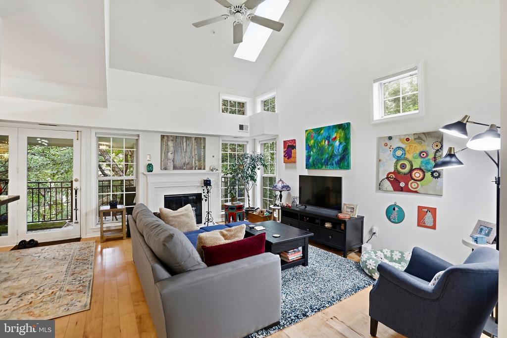 1369 GARDEN WALL CIRCLE Unit: 714