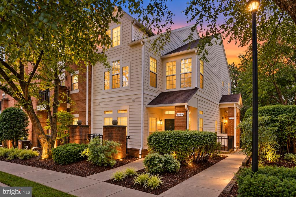 1369 GARDEN WALL CIRCLE Unit: 714