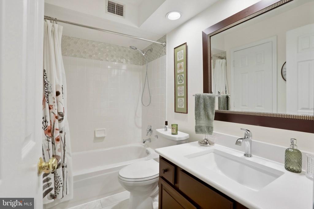 1369 GARDEN WALL CIRCLE Unit: 714