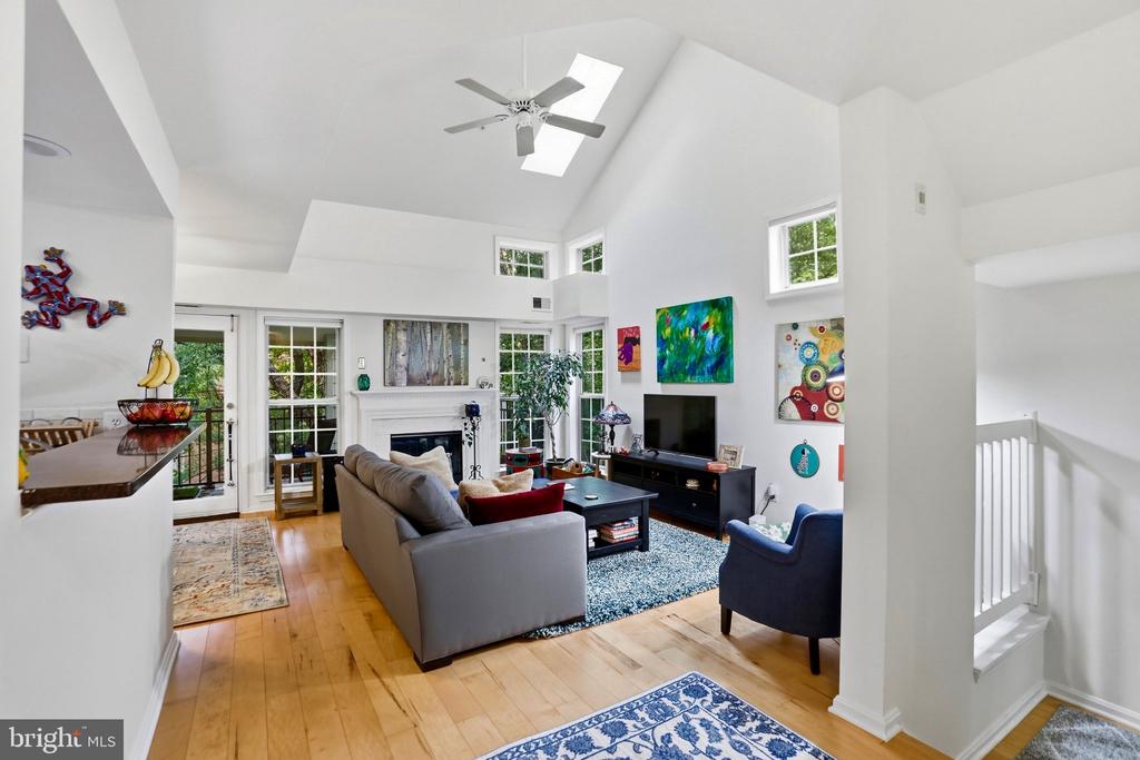 1369 GARDEN WALL CIRCLE Unit: 714