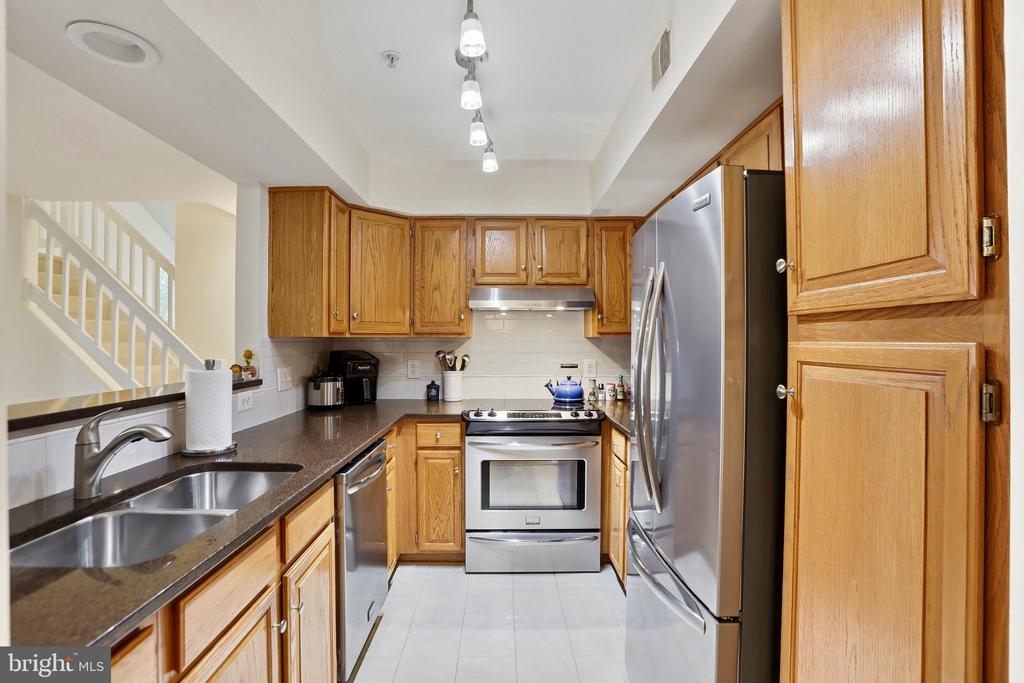 1369 GARDEN WALL CIRCLE Unit: 714