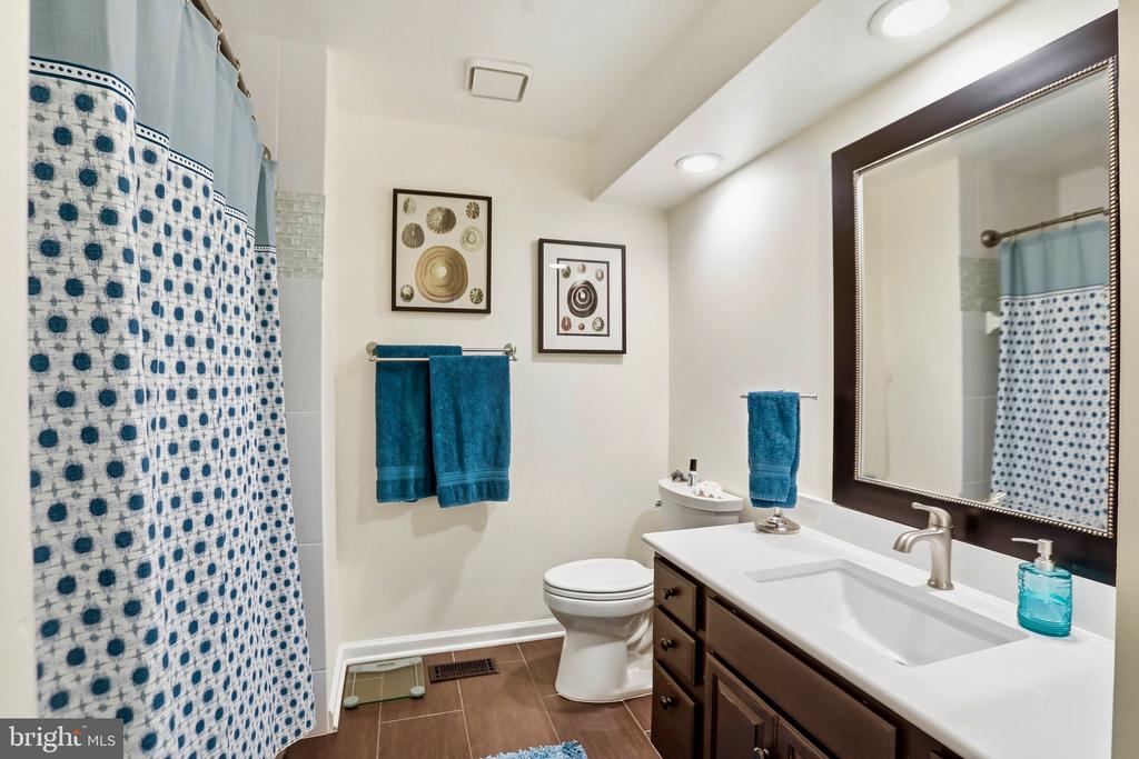 1369 GARDEN WALL CIRCLE Unit: 714