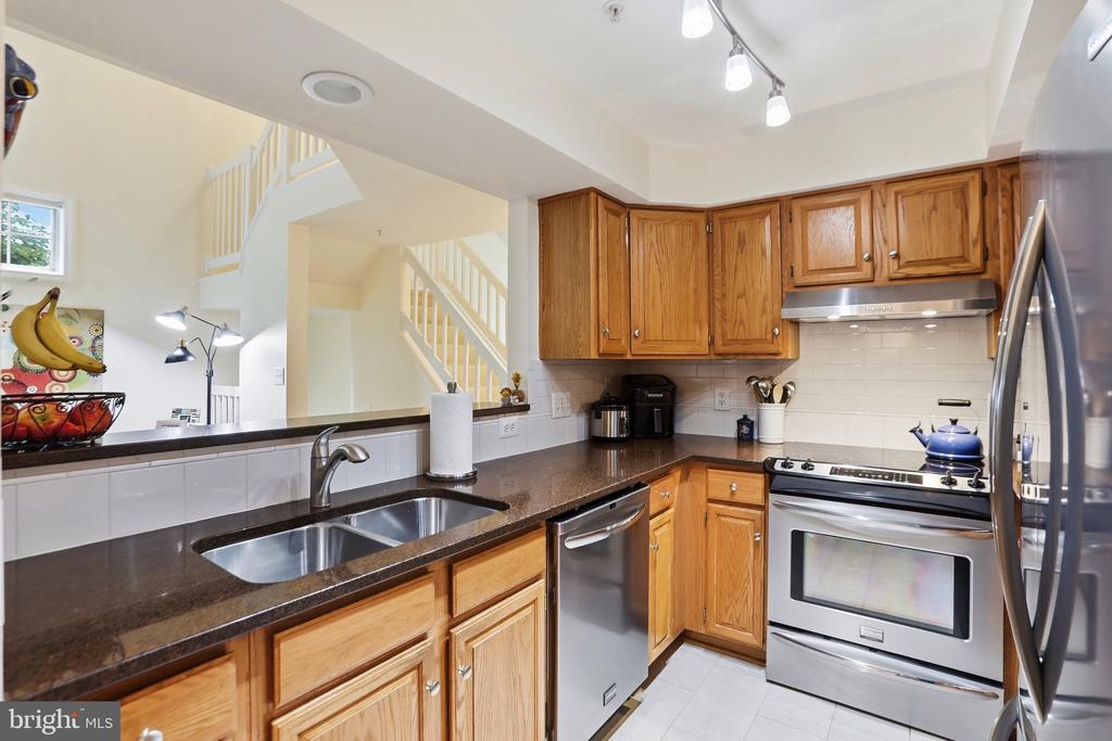 1369 GARDEN WALL CIRCLE Unit: 714