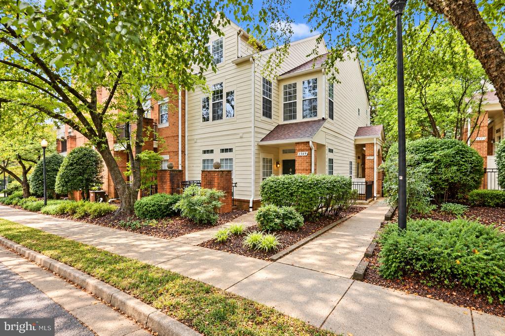 1369 GARDEN WALL CIRCLE Unit: 714