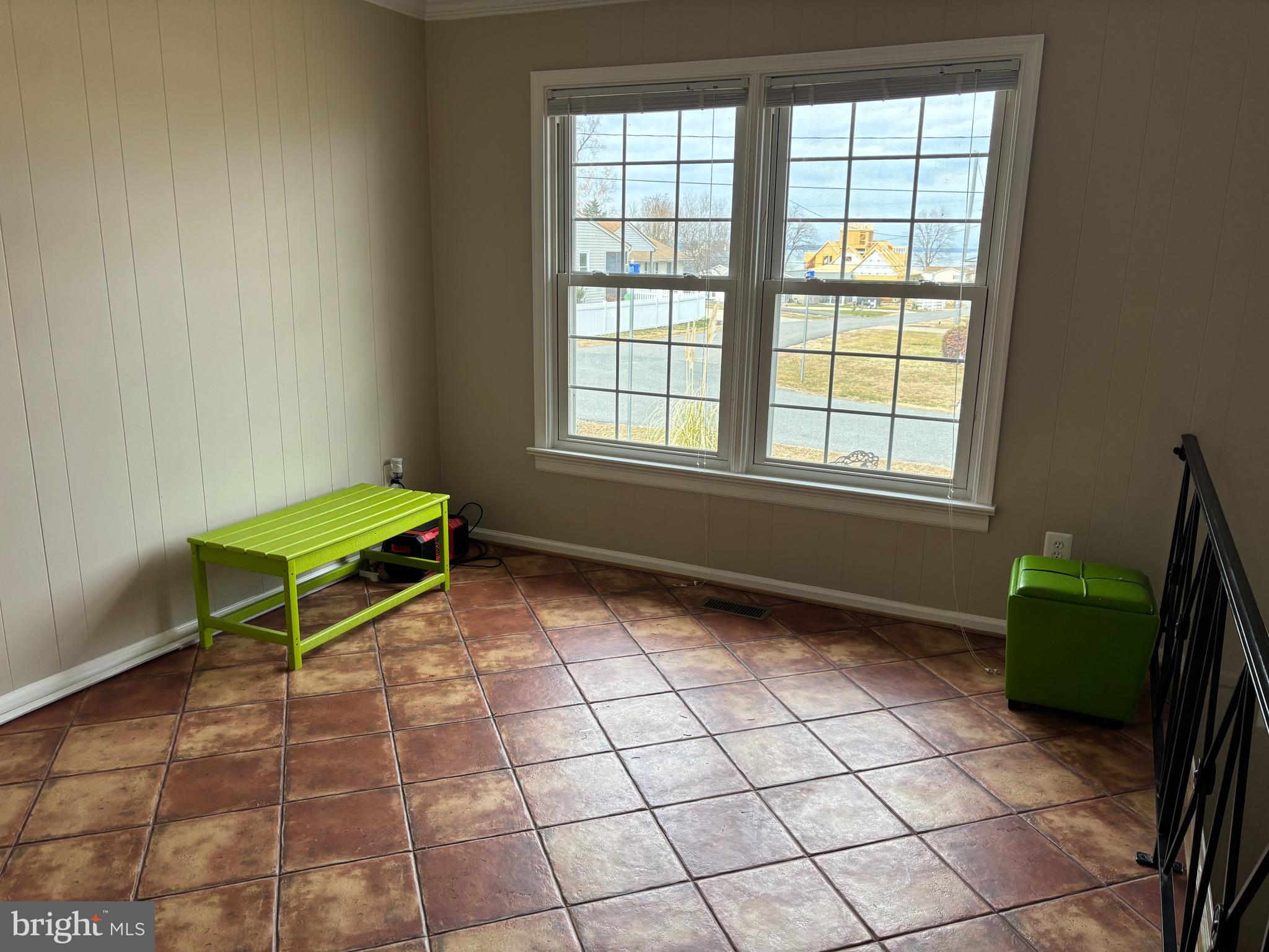 6194 RIVERVIEW DRIVE