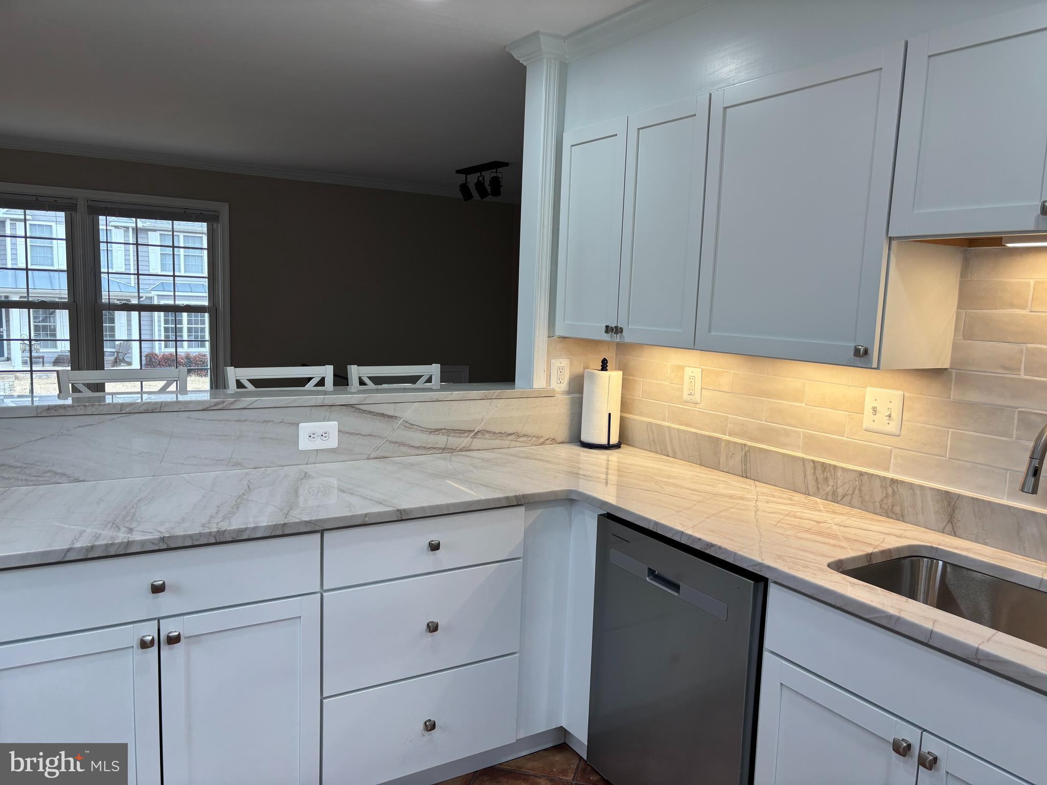 6194 RIVERVIEW DRIVE