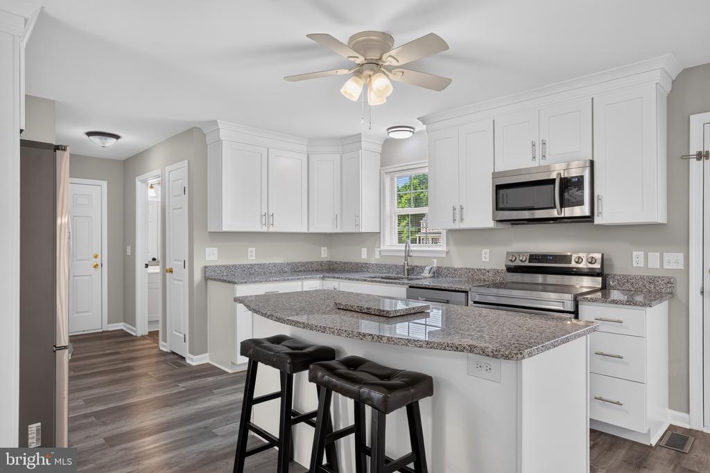 16965 VILLAGE LANE