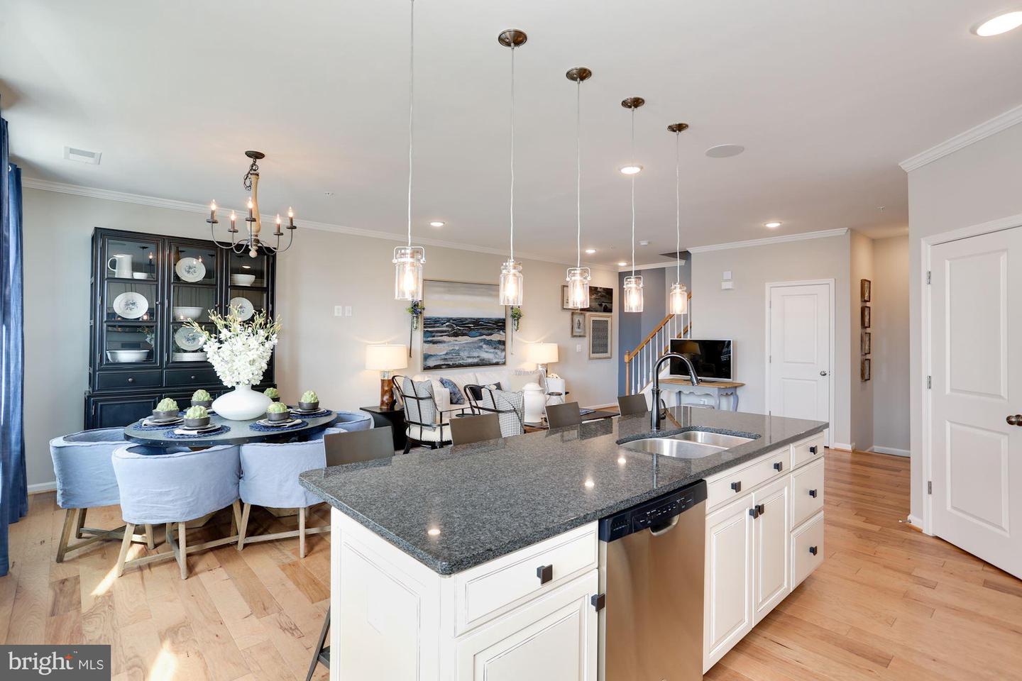 43184 FARRINGDON SQUARE