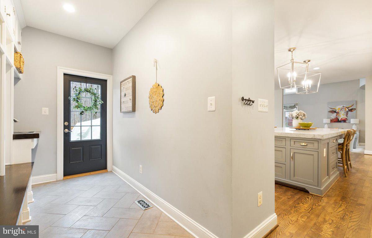 23976 NEW MOUNTAIN ROAD