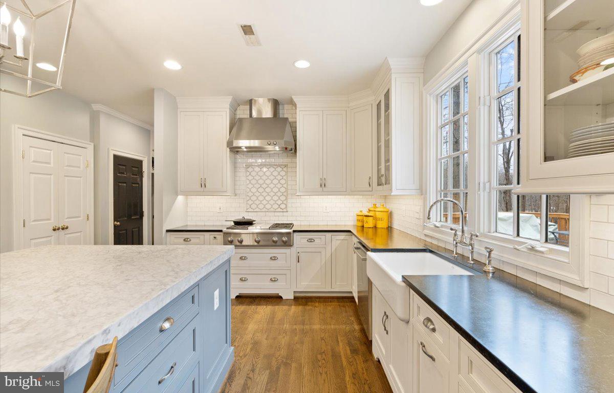 23976 NEW MOUNTAIN ROAD