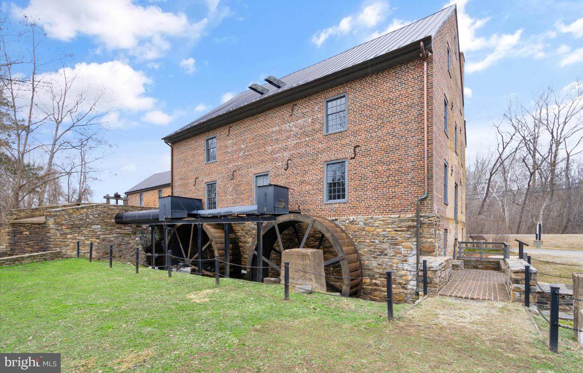 23976 NEW MOUNTAIN ROAD