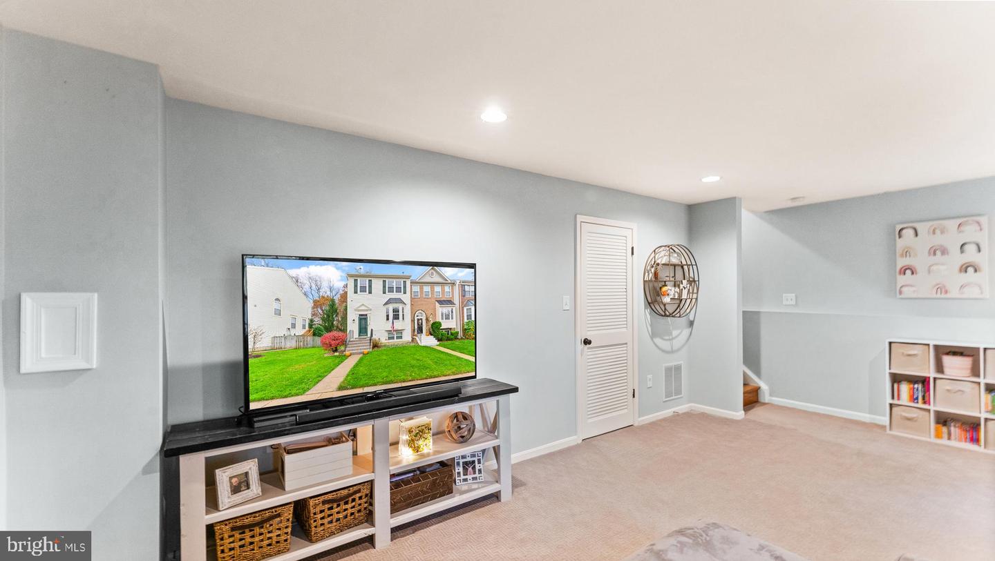 47637 COMER SQUARE