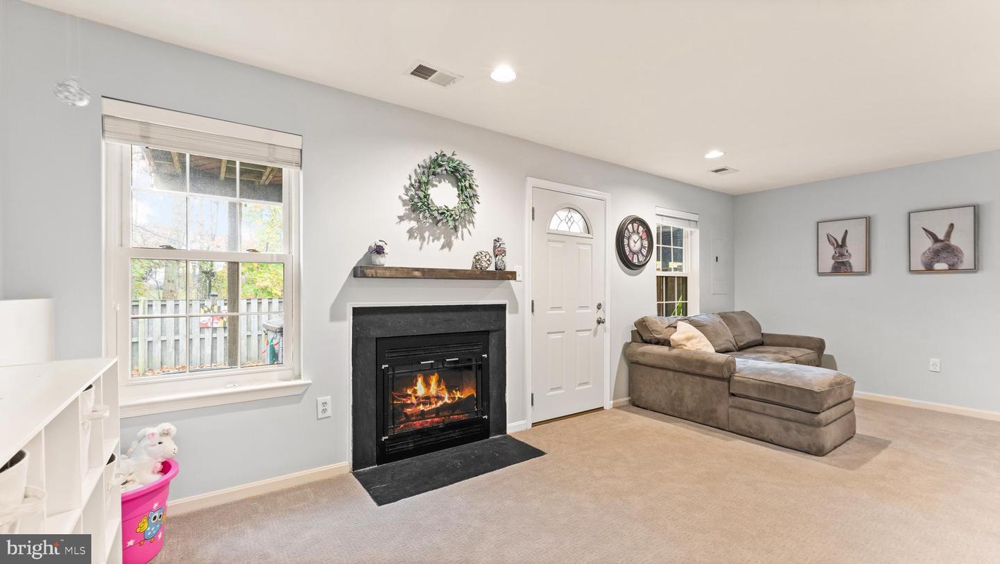 47637 COMER SQUARE