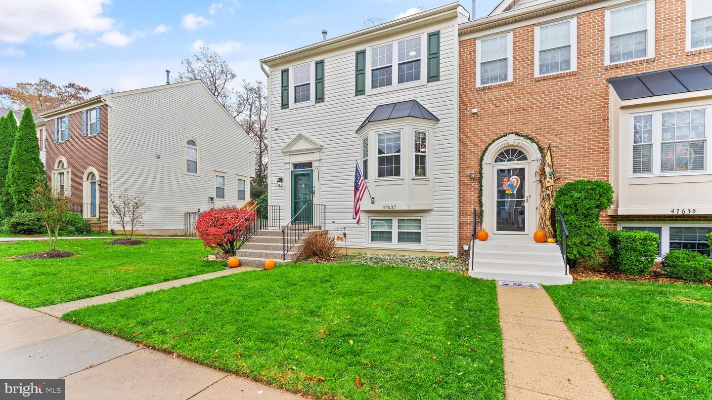 47637 COMER SQUARE