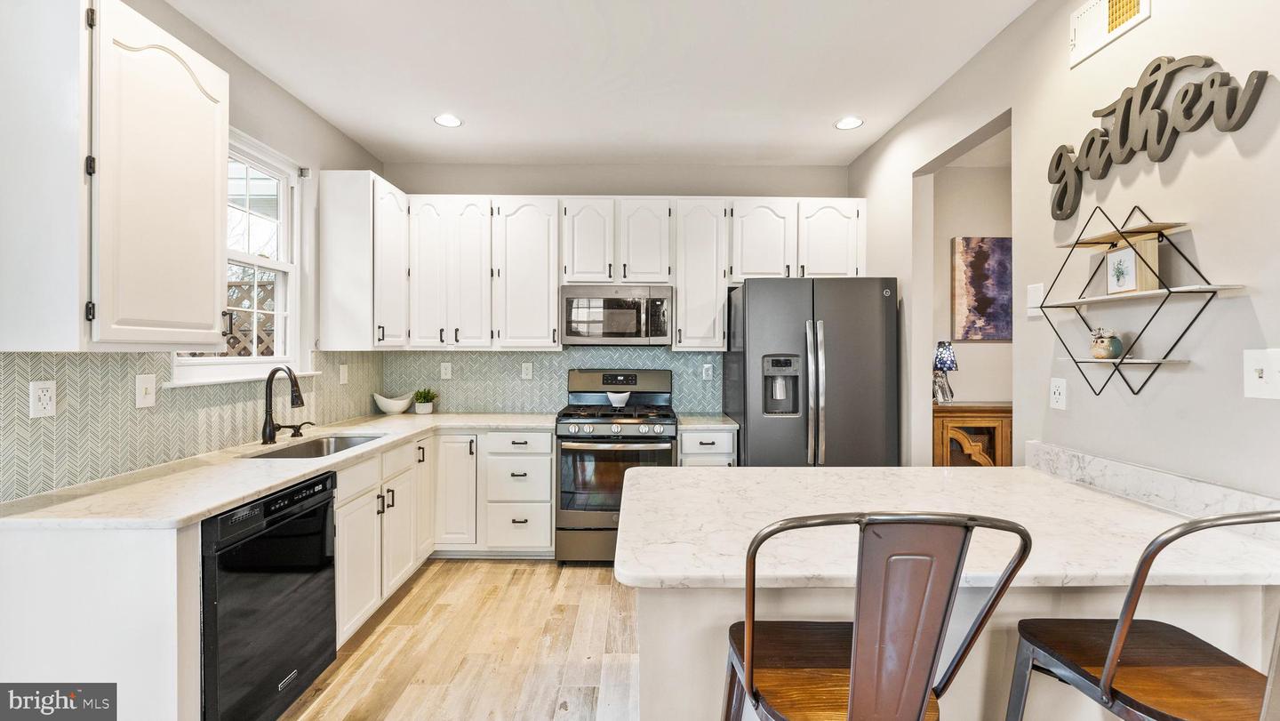 47637 COMER SQUARE
