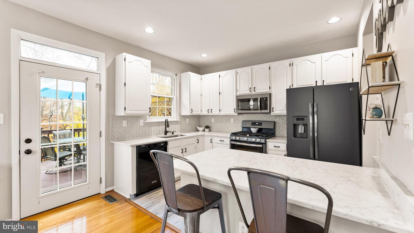 47637 COMER SQUARE