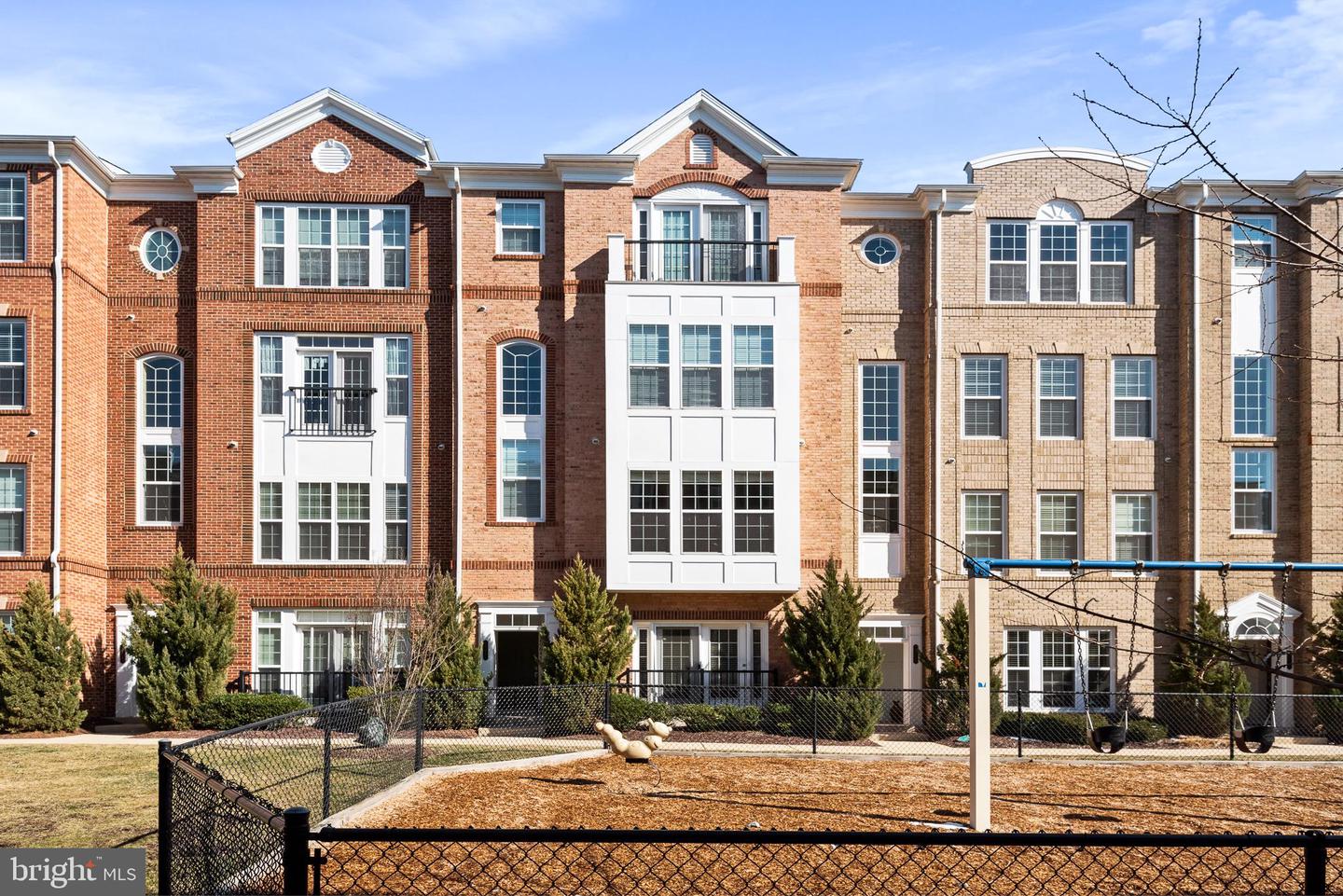 20649 SIBBALD SQUARE