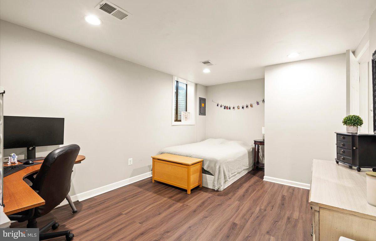 1206 BRETHOUR COURT