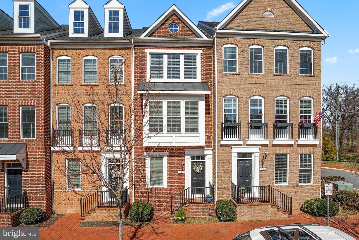 262 CRESCENT STATION TERRACE SE