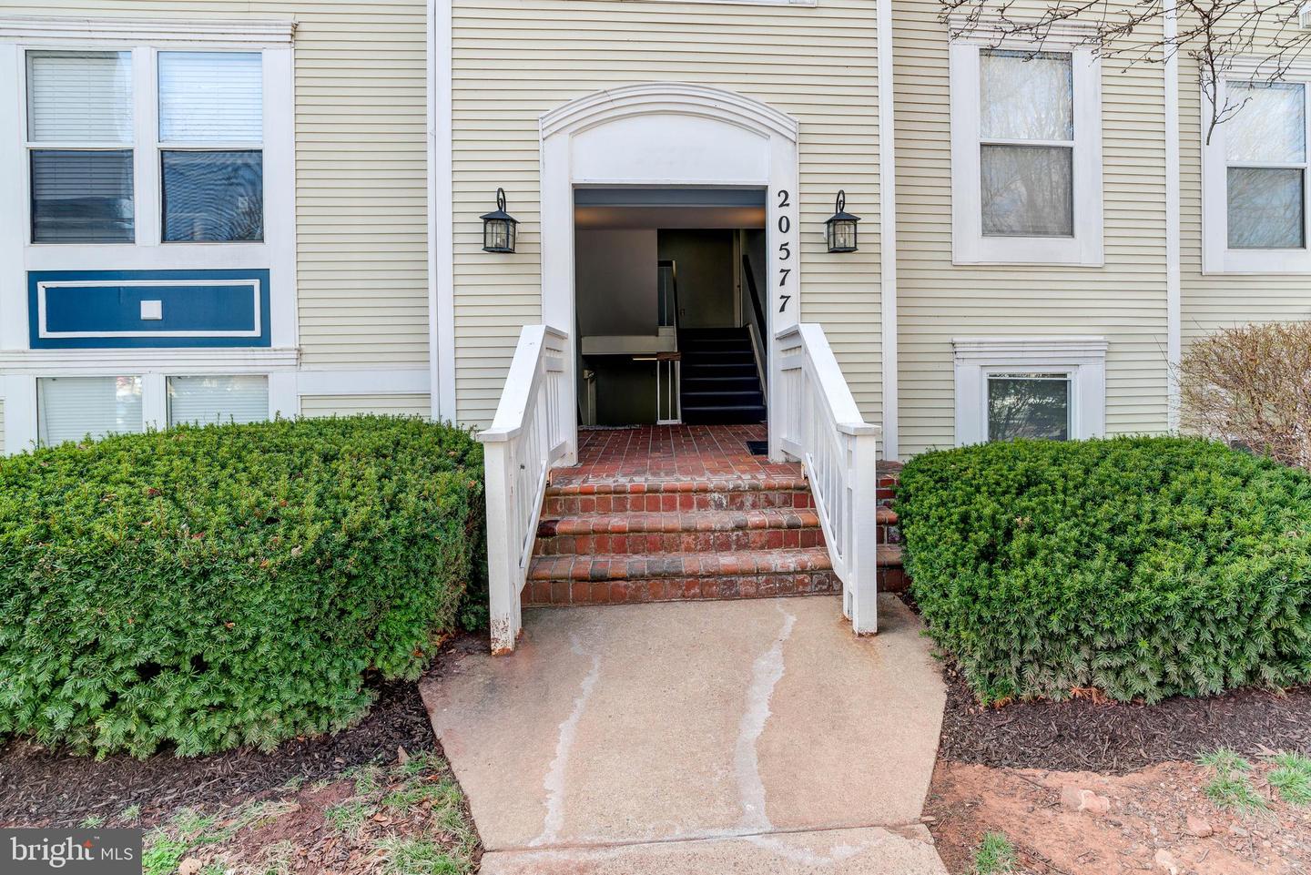 20577 SNOWSHOE SQUARE Unit: 301