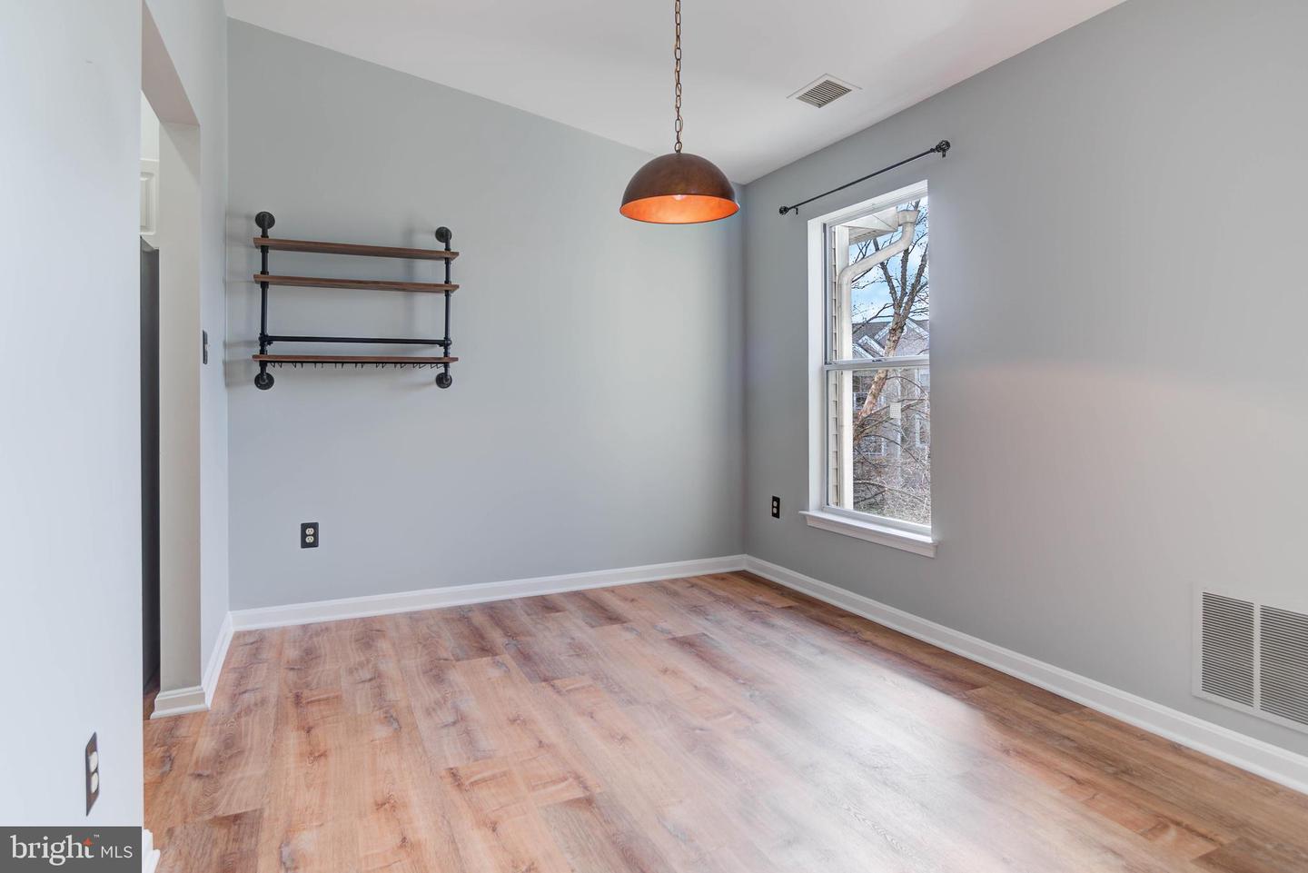 20577 SNOWSHOE SQUARE Unit: 301