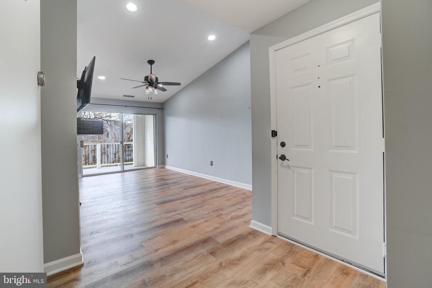 20577 SNOWSHOE SQUARE Unit: 301