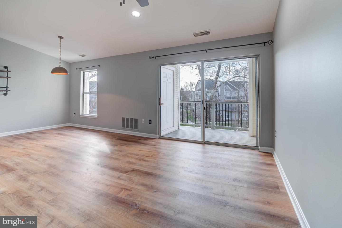 20577 SNOWSHOE SQUARE Unit: 301