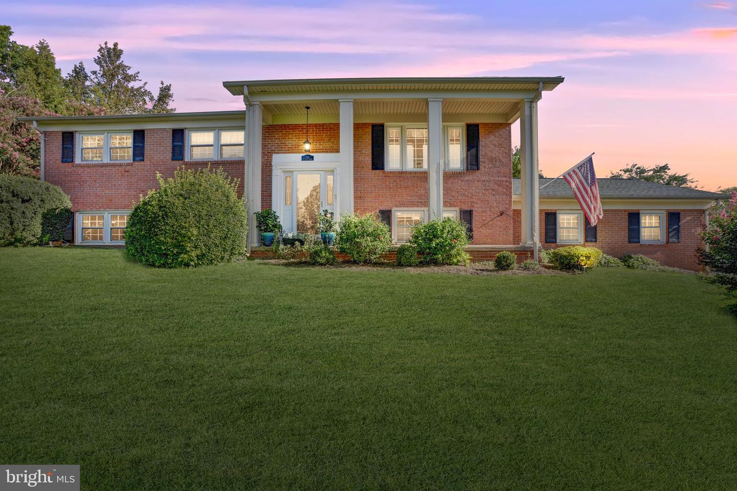 14 COUNTRY CLUB DRIVE SW