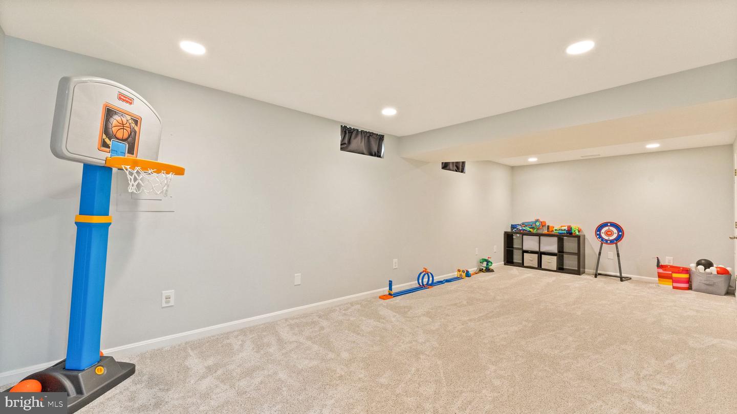 612 KRISTIN COURT SE