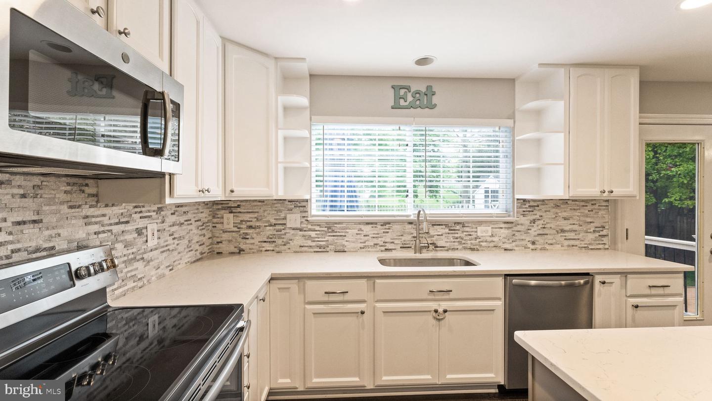 612 KRISTIN COURT SE