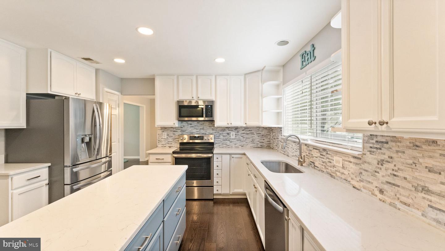 612 KRISTIN COURT SE