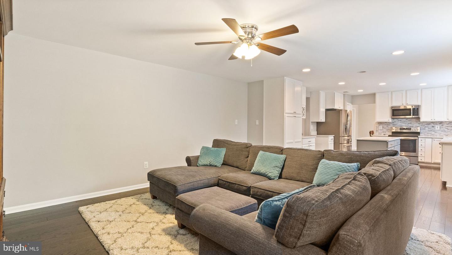 612 KRISTIN COURT SE