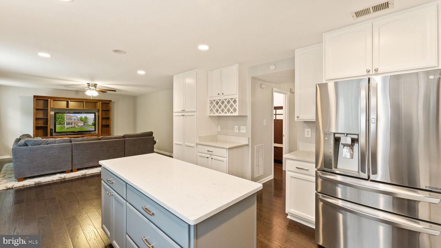 612 KRISTIN COURT SE