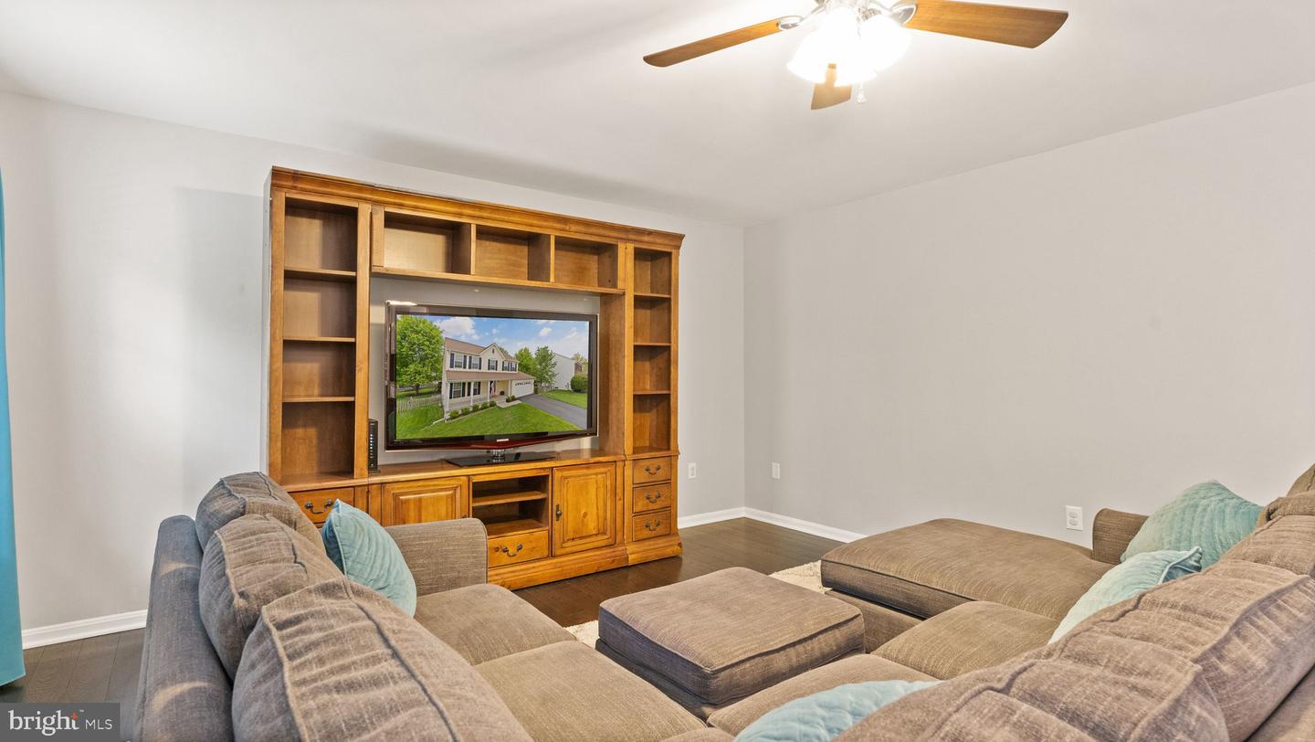 612 KRISTIN COURT SE