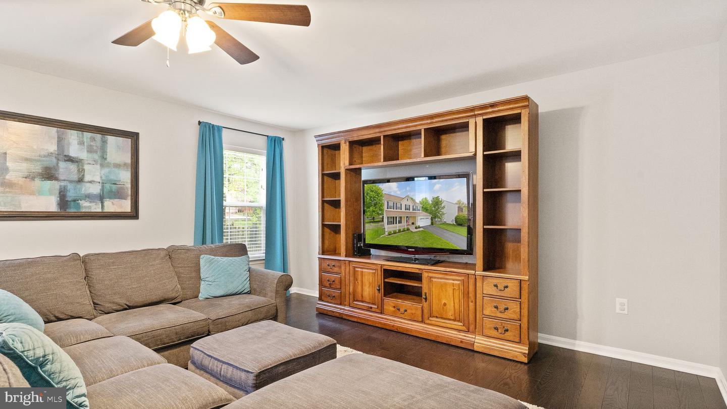 612 KRISTIN COURT SE