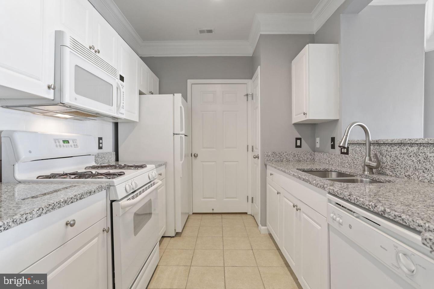 510 SUNSET VIEW TERRACE SE Unit: 204