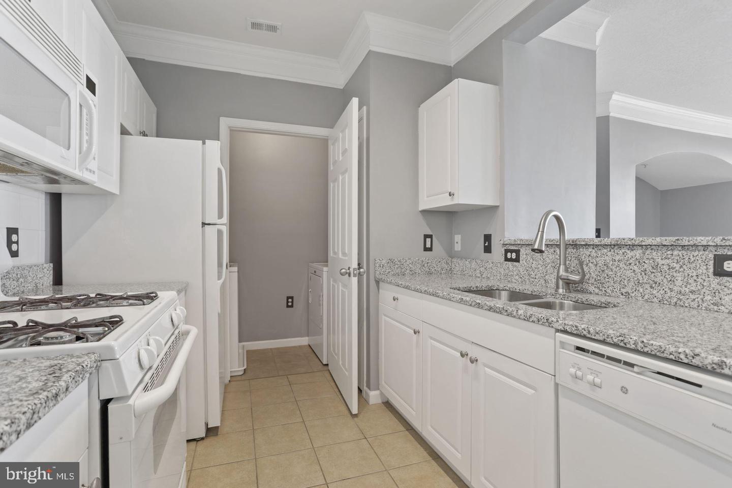 510 SUNSET VIEW TERRACE SE Unit: 204