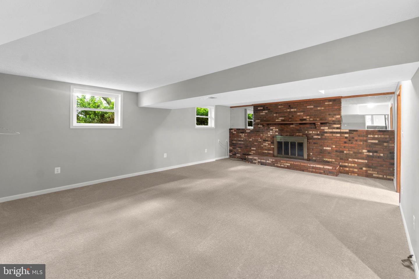 604 W JASPER COURT