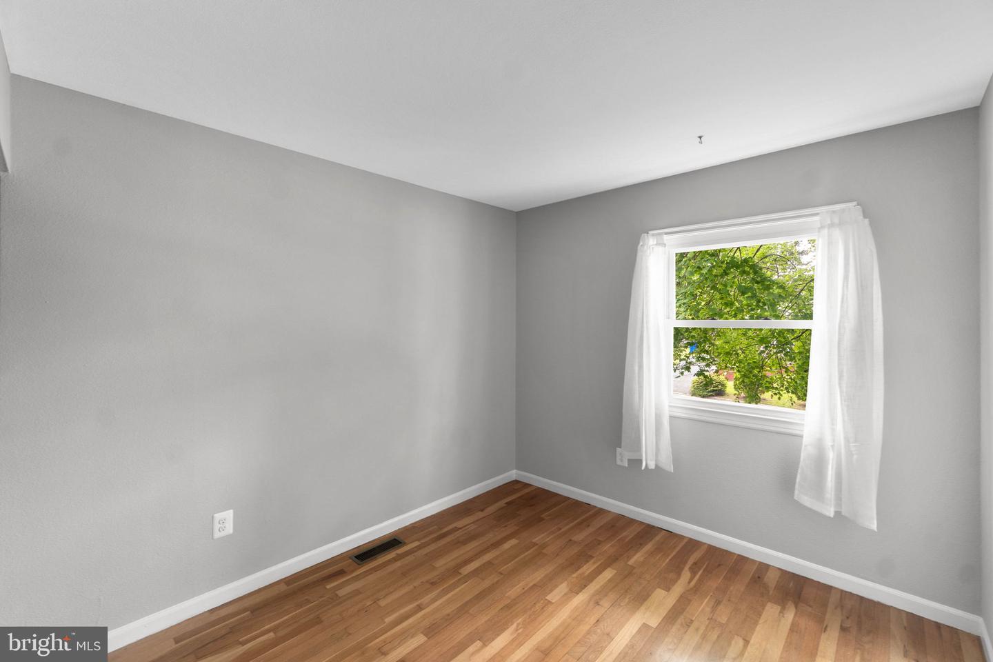 604 W JASPER COURT