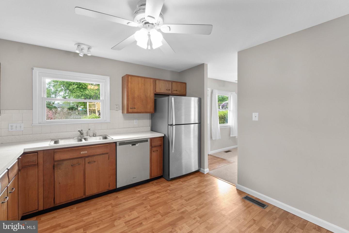 604 W JASPER COURT