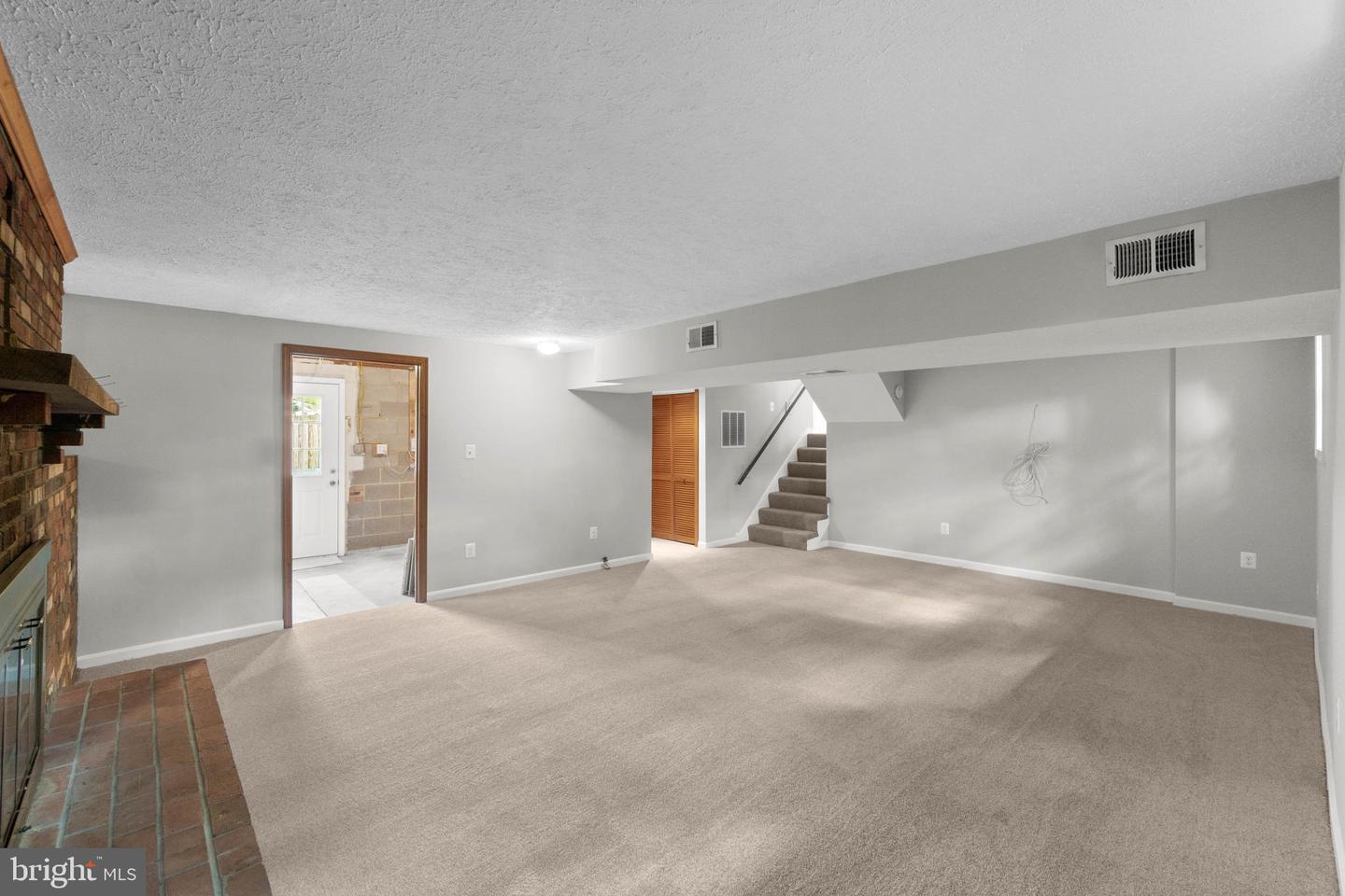 604 W JASPER COURT