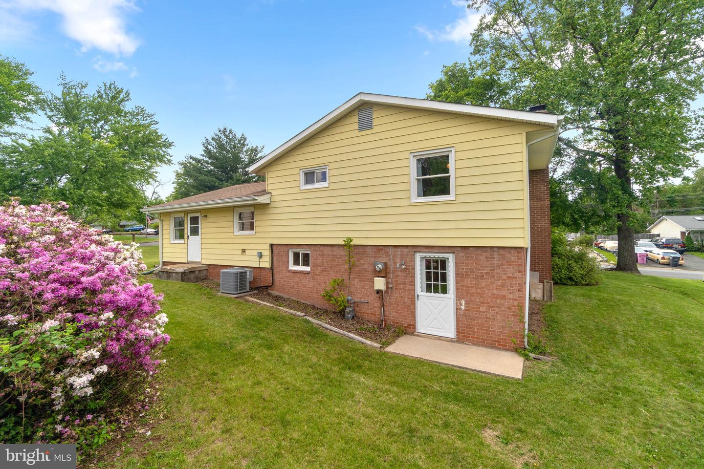 604 W JASPER COURT