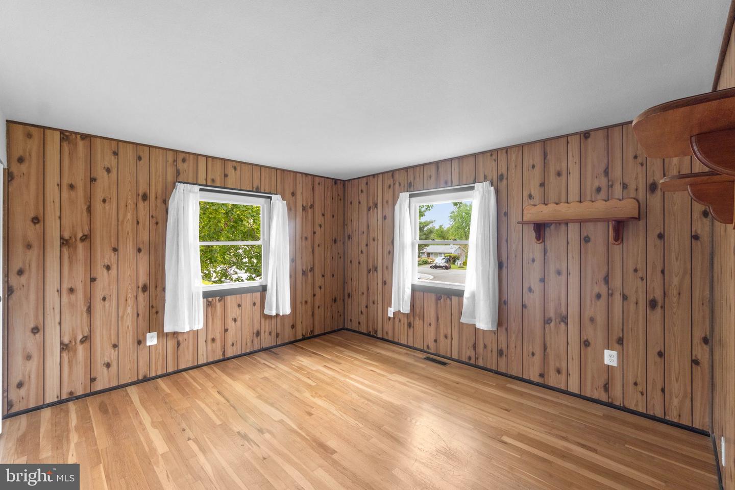 604 W JASPER COURT