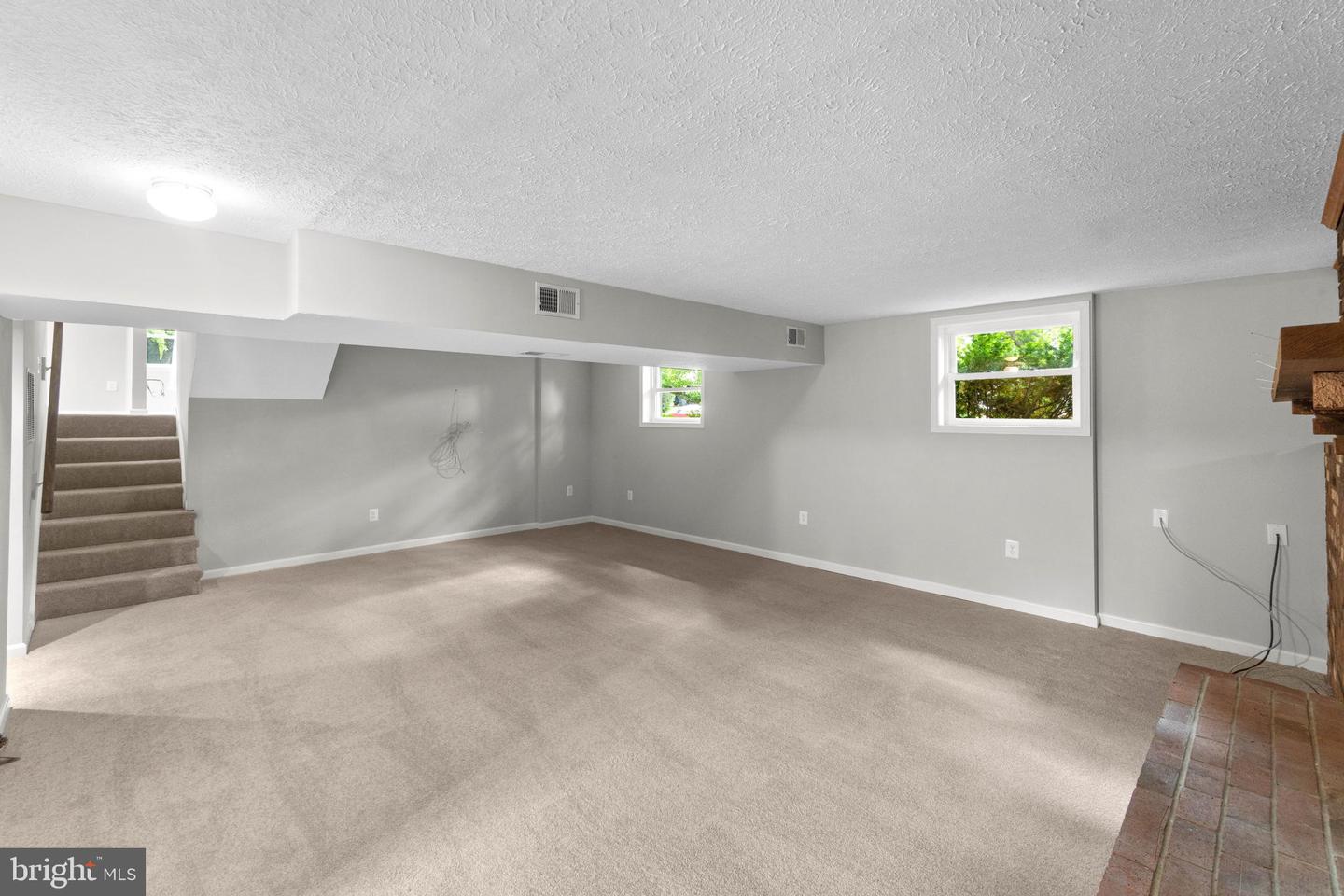 604 W JASPER COURT